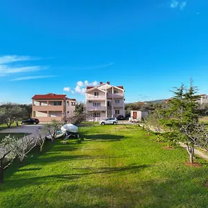 Beachfront Jermen Apartman Sukošan